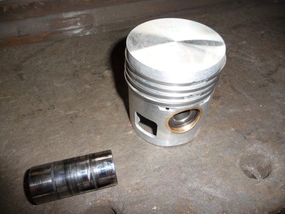 31 Neuer Kolben 1.JPG